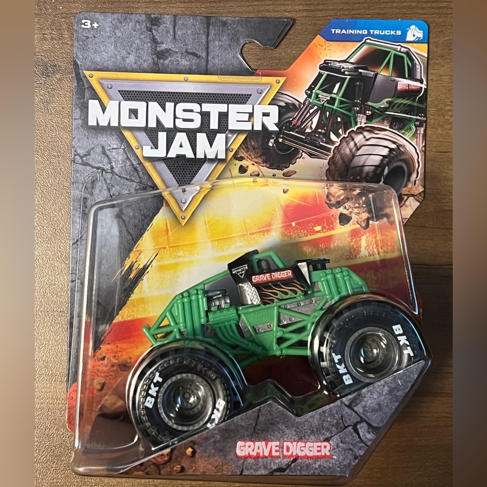 Monster Jam Grave Digger Training Truck Series 44 Chase 1:64